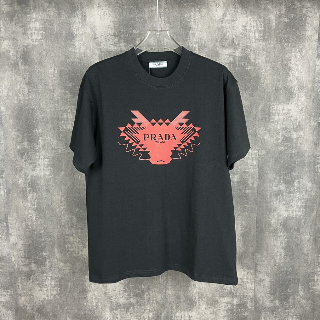 新作到着!! オシャレプラダ アウトレットtシャツ  業界最高い品質スーパーコピー ブランドの特徴 優れたデザイン