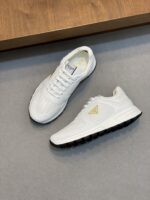 入手困難 激安通販 プラダ コピー 人気バカ売れタイプ牛革ゴム快適で通気性が良いカジュアルスニーカー