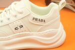 2024人気新作 プラダ スーパーコピー 激安通販 快適カジュアル通気性の良いスニーカー