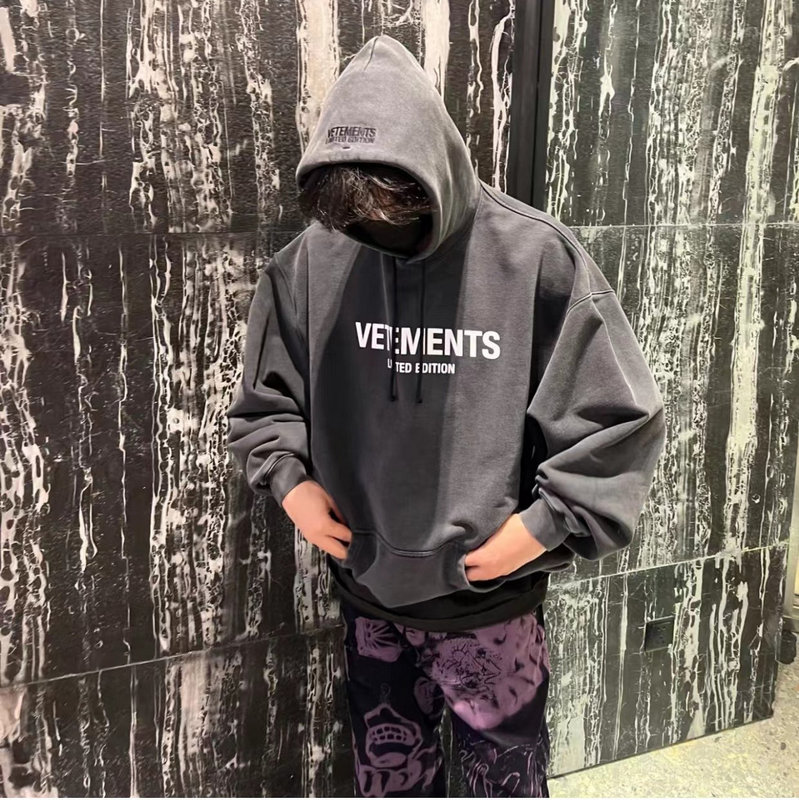 VETEMENTS(ヴェトモン）コピー レトロ アルファベットプリントフード付きスウェットパーカー