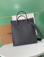 新作入荷格安 入手困難メンズ バーバリーバッグ偽物
