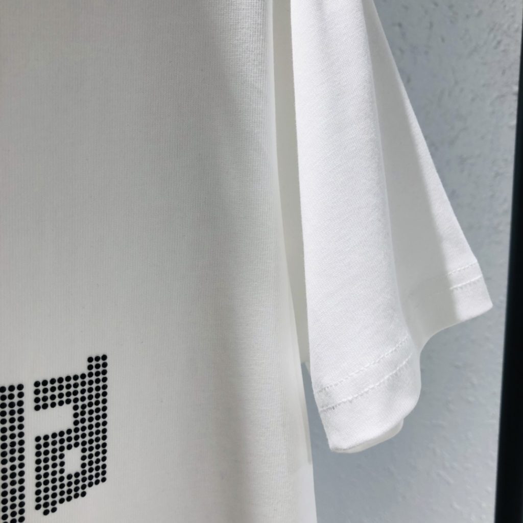 バレンシアガ  スーパーコピー  驚きの破格値 2024新着  ファッション  半袖Tシャツ 