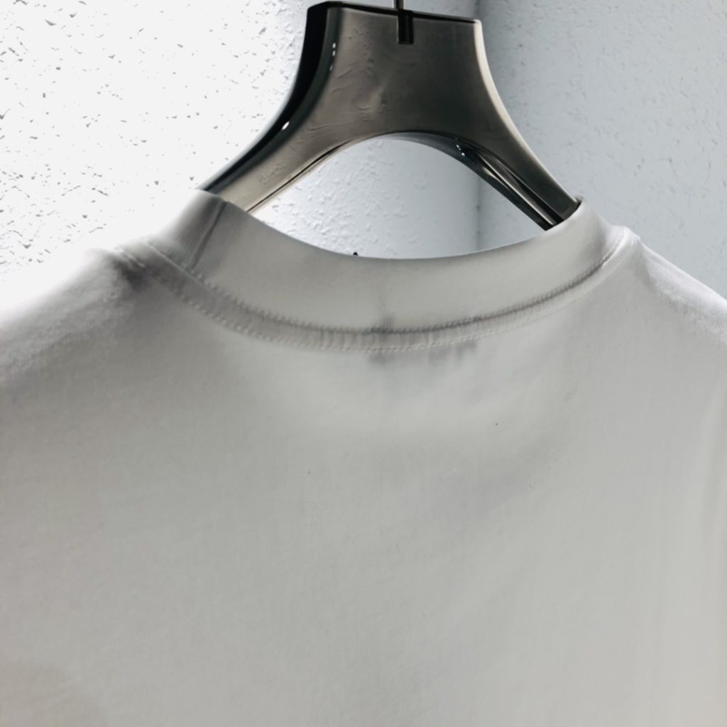 バレンシアガ  スーパーコピー  驚きの破格値 2024新着  ファッション  半袖Tシャツ 