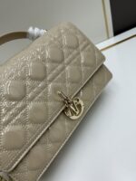 芸能人愛用 高級感 ディオール スーパーコピー 優良サイト 口コミ 定番タイプアルファベットペンダントハンドバッグ