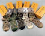 ルイヴィトン 偽物 限定販売 最高品質 抗菌防臭 吸汗速乾 中筒靴下 五足組