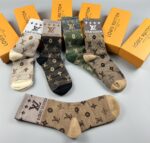 ルイヴィトン 偽物 限定販売 最高品質 抗菌防臭 吸汗速乾 中筒靴下 五足組
