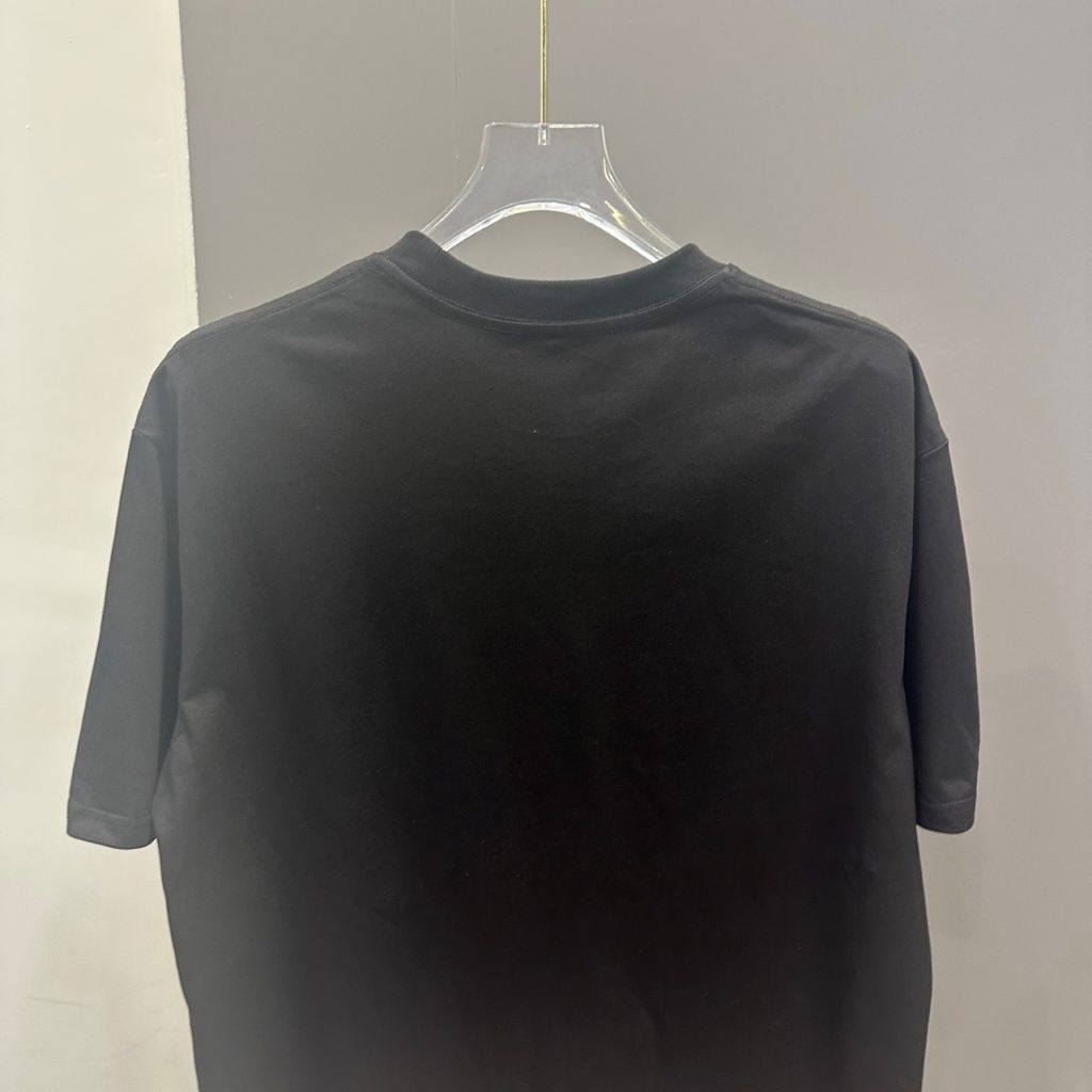 2024春夏定番 偽物  グラフィティ プリントラウンドネック半袖Tシャツ 
