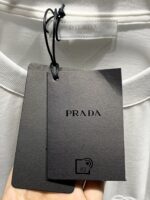 プラダ コピー 業界最高い品質 刺しゅうTシャツ