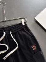 個性的 魅力的 心地よい コットン素材 バーバリー コピー アルファベットプリントカジュアルショートパンツ —