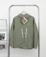 激安大特価最新作 アークテリクス スーパーコピー 登山 防風ジャケット