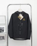 激安大特価最新作 アークテリクス スーパーコピー 登山 防風ジャケット