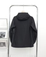 激安大特価最新作 アークテリクス スーパーコピー 登山 防風ジャケット