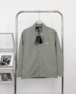 最安値人気 激安通販 アークテリクス n級品 ペアタイプのフード付きジャケット!