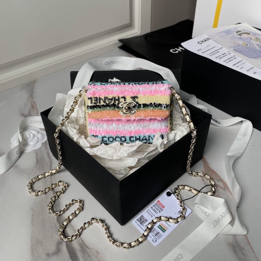 オシャレにお得100%新品 シャネル  スーパーコピー 優良サイト 口コミ AS3268 アルファベット 刺繍 ミニ ハンドバッグ