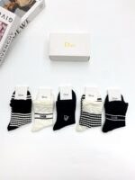 有名人の愛用品 ディオール スーパーコピー ボーダーアルファベット柄ソックス