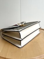 HOT100%新品 グッチ コピーレディースハンドバッグOphidiaシリーズ贅沢品ビジネスファッション 小サイズハンドバッグ
