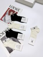 業界最高い品質 ルイヴィトン 偽物 定番無地吸汗通気性の良い靴下