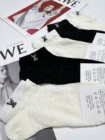 業界最高い品質 ルイヴィトン 偽物 定番無地吸汗通気性の良い靴下