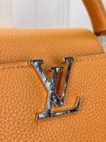 個性的 魅力的 心地よい コットン素材 ルイヴィトン スーパーコピー 優良サイト 口コミ Capucines mini ウコン のハンドバッグ