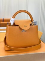 個性的 魅力的 心地よい コットン素材 ルイヴィトン スーパーコピー 優良サイト 口コミ Capucines mini ウコン のハンドバッグ