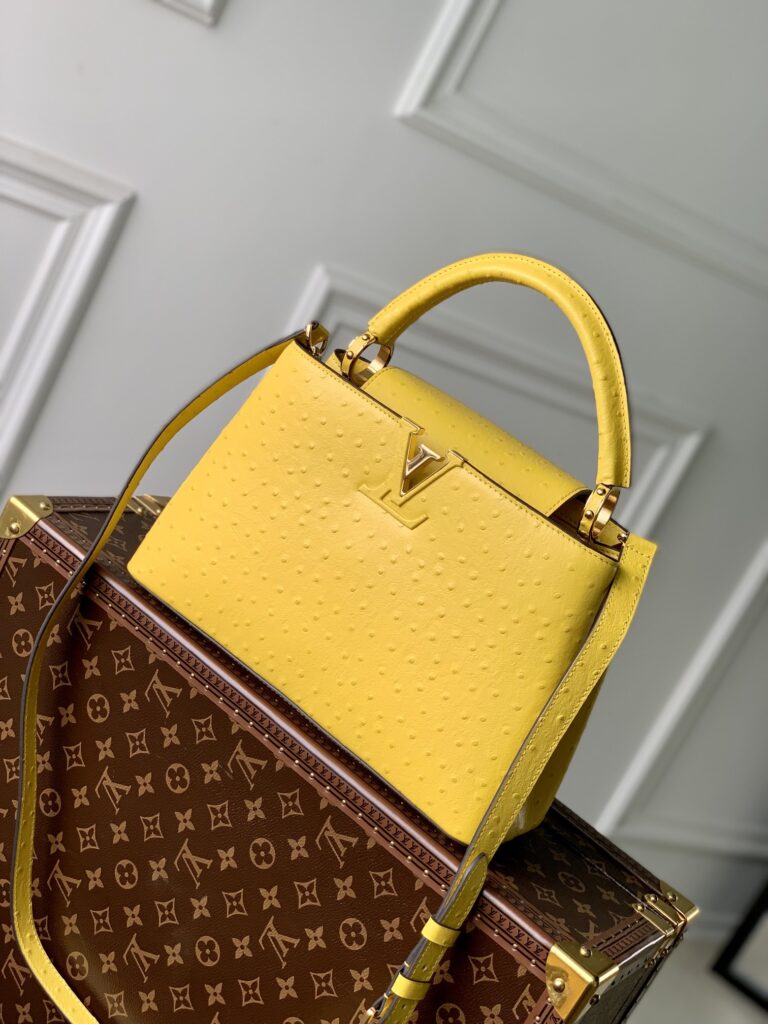 低価直輸入専門店 ルイヴィトン n級品 M93483 Capucines ハンドバッグ