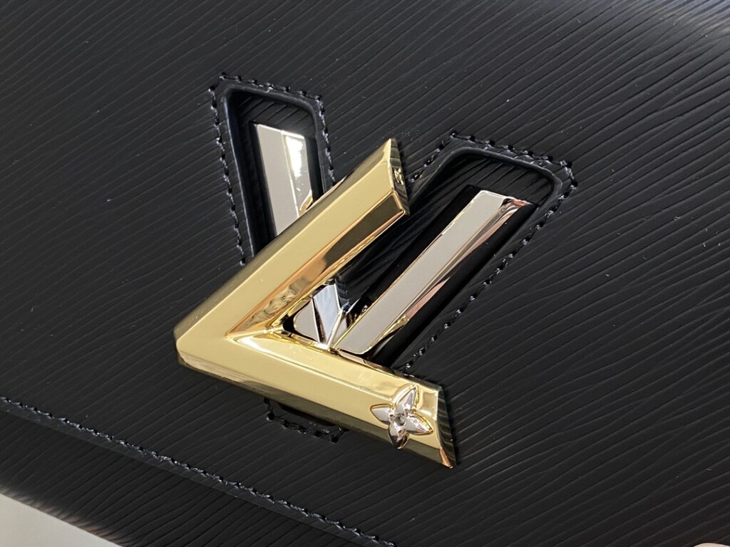  個性的 魅力的 心地よい コットン素材  ルイヴィトン  偽物 M24043   NEW Twist MM  ブラック ハンドバッグ