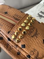 MCM （エムシーエム）スーパーコピー STARK サイドスタッズ バックパック - ヴィセトス