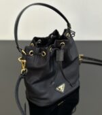 人気セール プラダ コピー Re-Edition 1978Re-Nylon タイプバケツバッグ