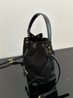 人気セール プラダ コピー Re-Edition 1978Re-Nylon タイプバケツバッグ