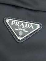 人気セール プラダ 偽物 定番ナイロンSaffianoレザーショルダーバッグ