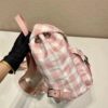 大活躍！存在感のある プラダ スーパーコピー 1BZ677 ピンク チェックリュック