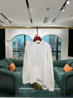 大活躍！存在感のある バレンシアガ スーパーコピー 秋冬新作カジュアルラウンドネックパーカー