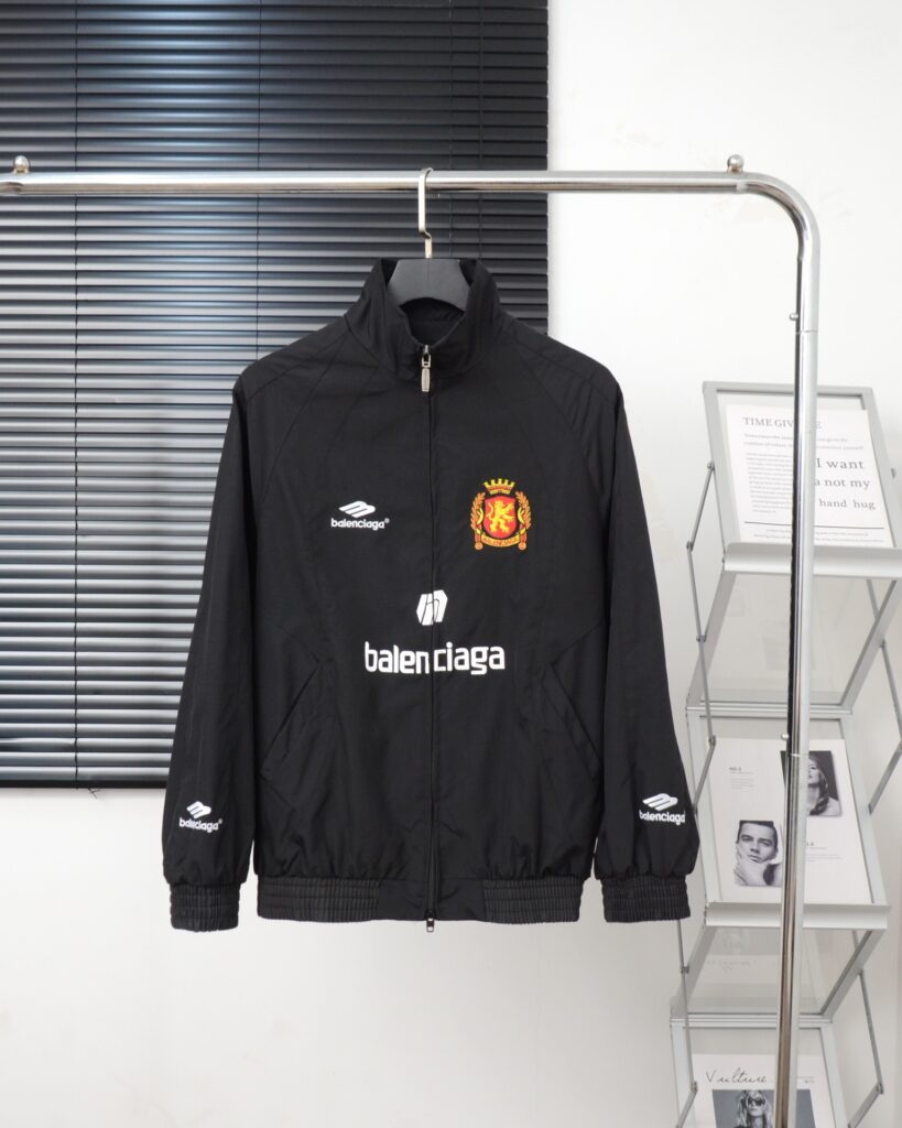 激安 上品 バレンシアガ x マンチェスターユナイテッドサッカー コピー ジャケットスポーツコート