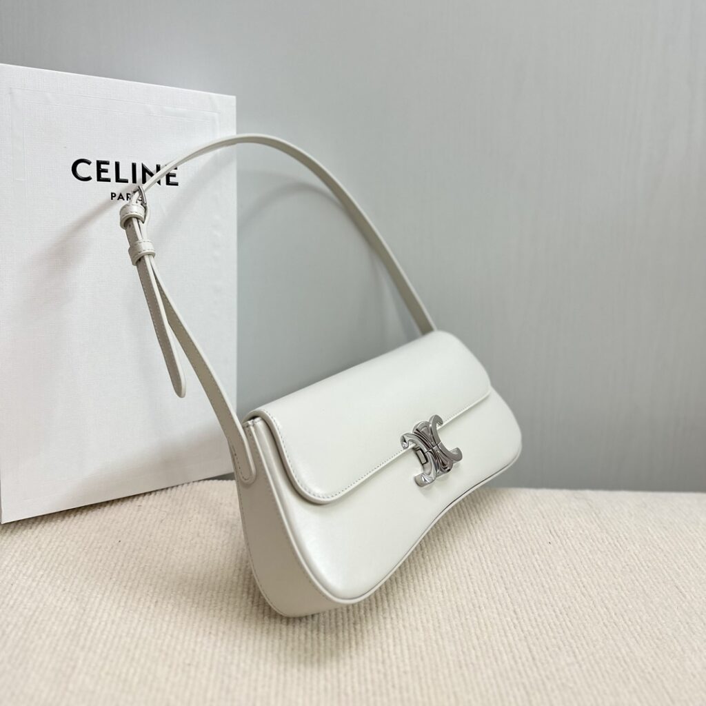 今季セール 限定品 セリーヌ n級品    TRIOMPHE カーフショルダーバッグ 