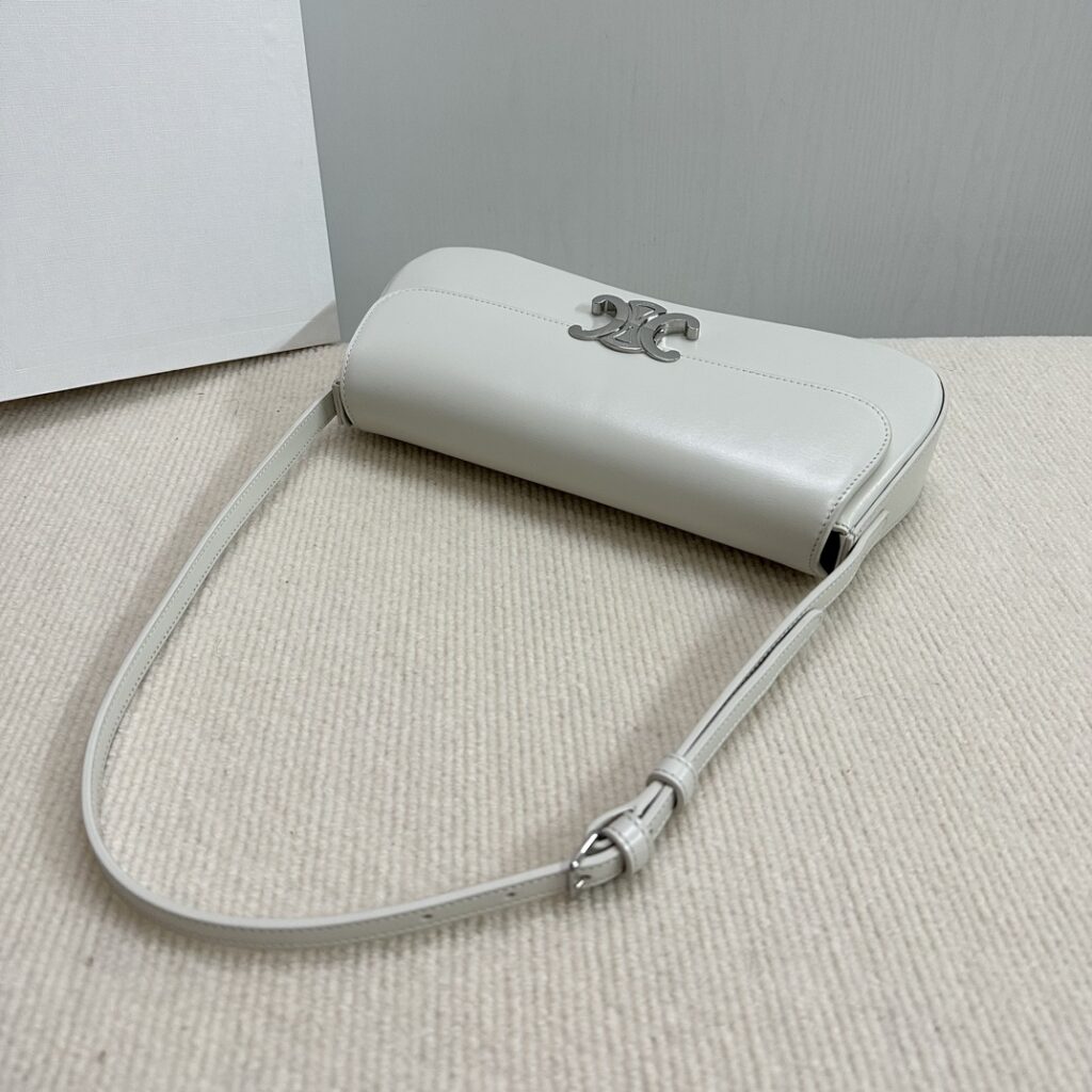 今季セール 限定品 セリーヌ n級品    TRIOMPHE カーフショルダーバッグ 