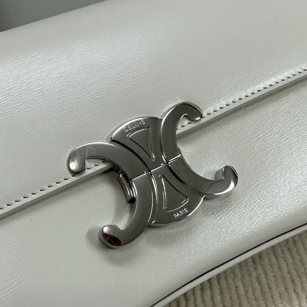 今季セール 限定品 セリーヌ n級品    TRIOMPHE カーフショルダーバッグ 