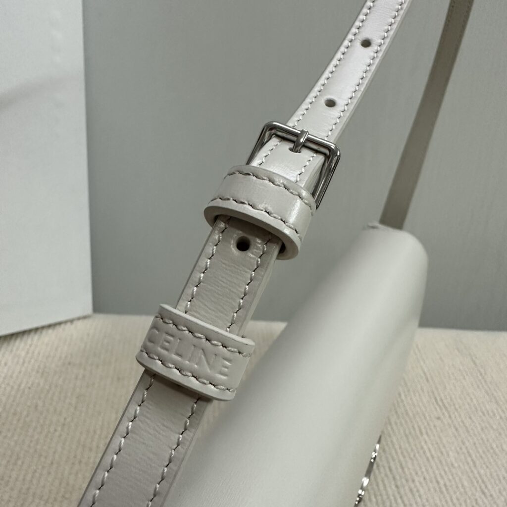 今季セール 限定品 セリーヌ n級品    TRIOMPHE カーフショルダーバッグ 