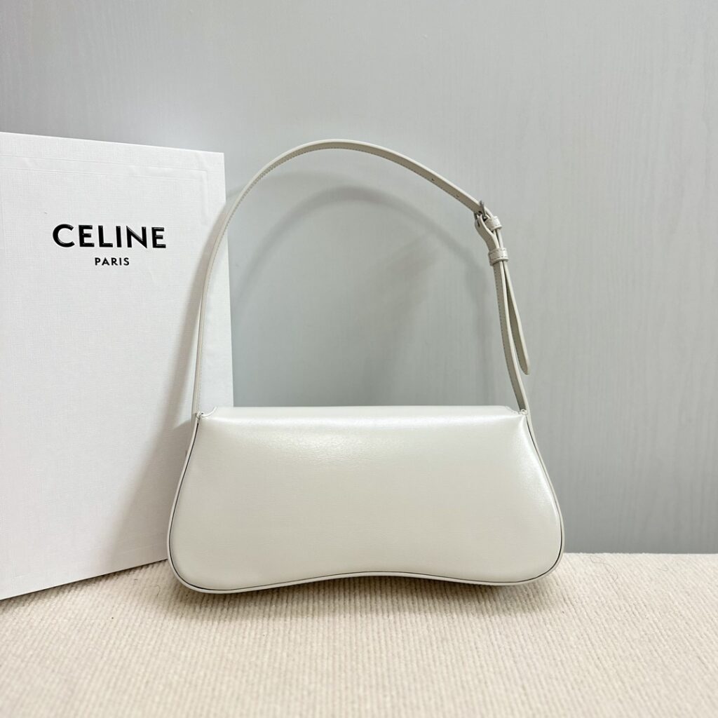 今季セール 限定品 セリーヌ n級品    TRIOMPHE カーフショルダーバッグ 