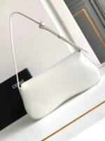 入手困難 人気セール セリーヌ スーパーコピー 2024春夏新作Triompheショルダーバッグ