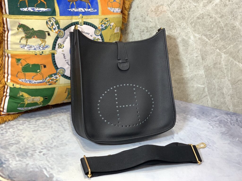 話題となる人気品 エルメス 偽物 Evelyne29cm ショルダーバッグ