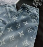 有名人の愛用品 ルイヴィトン コピー ヴィンテージ プリント ハイライズ ストレート ジーンズ