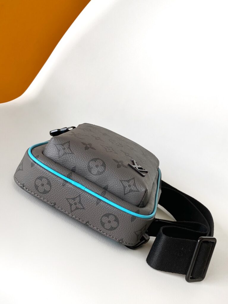 有名人の愛用品 ルイヴィトン コピー Monogram Eclipse コーティングキャンバス   M4713 Avenue ショルダーバッグ