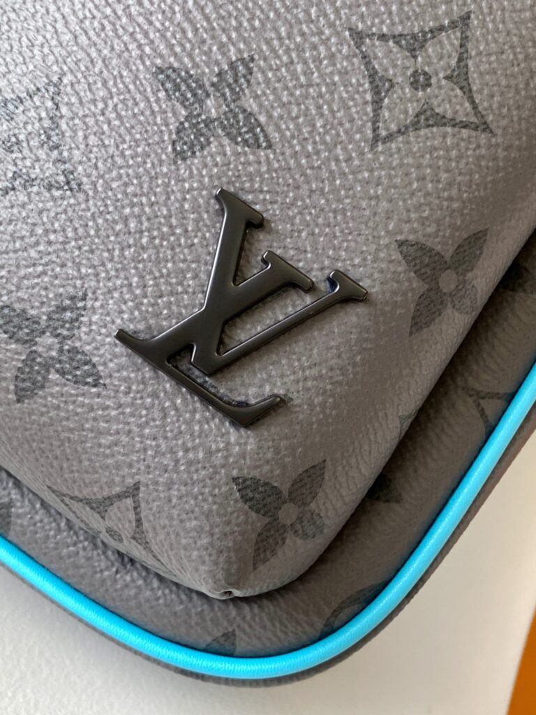 有名人の愛用品 ルイヴィトン コピー Monogram Eclipse コーティングキャンバス   M4713 Avenue ショルダーバッグ