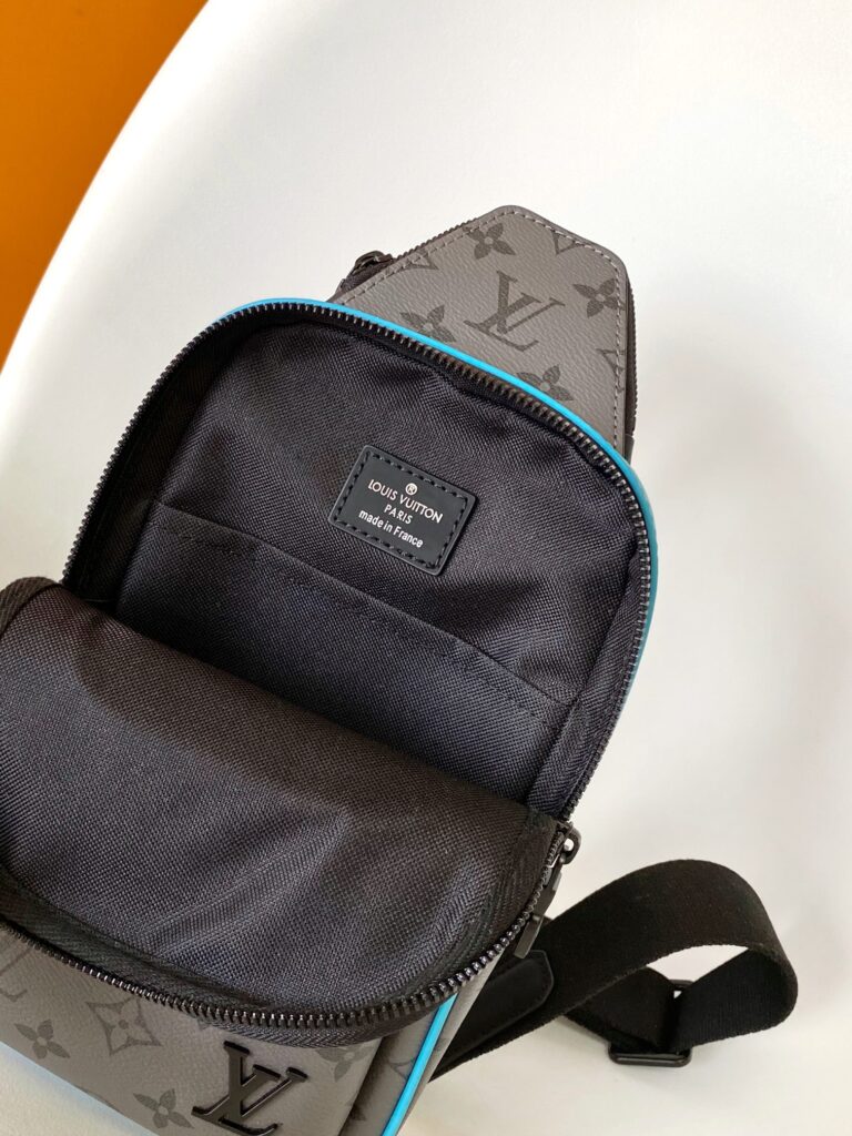 有名人の愛用品 ルイヴィトン コピー Monogram Eclipse コーティングキャンバス   M4713 Avenue ショルダーバッグ