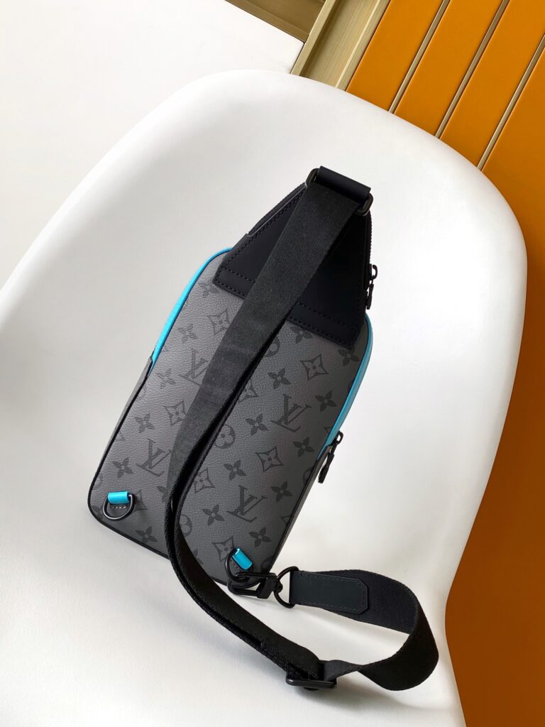 有名人の愛用品 ルイヴィトン コピー Monogram Eclipse コーティングキャンバス   M4713 Avenue ショルダーバッグ