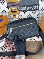 HOT100%新品 ルイヴィトン スーパーコピー 秋冬新作メンズショルダーバッグ