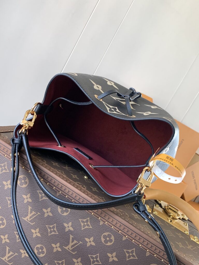 有名人の愛用品  ルイヴィトン  n級品 Monogram 柄M45497   NéoNoéバケツバッグ