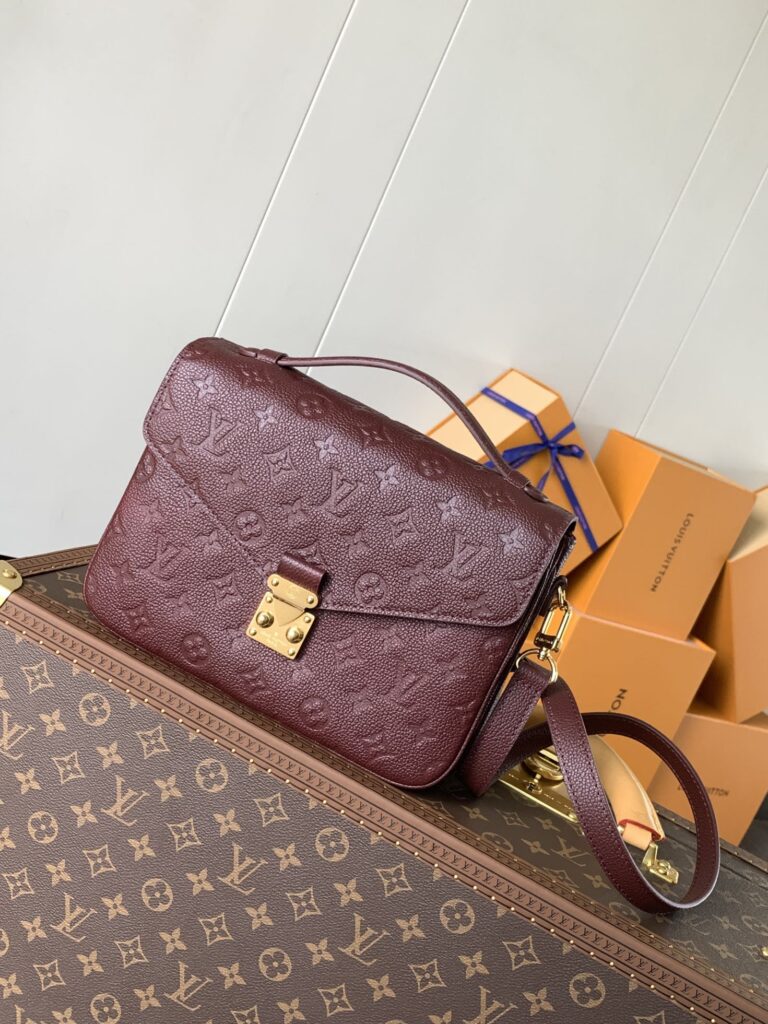 オシャレにお得100%新品 ルイヴィトン 偽物 ナツメ色 M44881 POCHETTE MÉTISバッグ