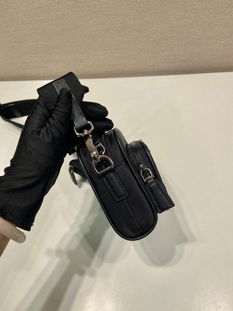 芸能人愛用 高級感ある プラダ  コピー 2VH172 Re-Nylon 牛革ショルダーバッグ 
