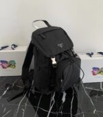 芸能人愛用 高級感ある プラダ コピー 秋冬メンズ新作リュック